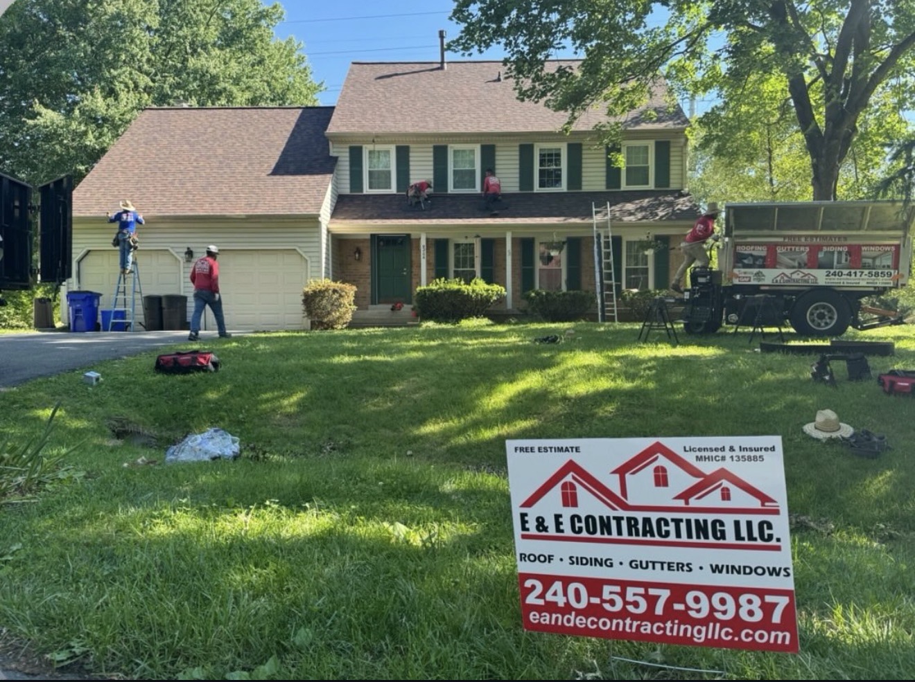 E&E Contracting LLC roofing team